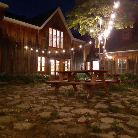 Auberge Le P'Tit Bonheur Saint-Laurent-de-l'ile d'Orleans Exterior foto